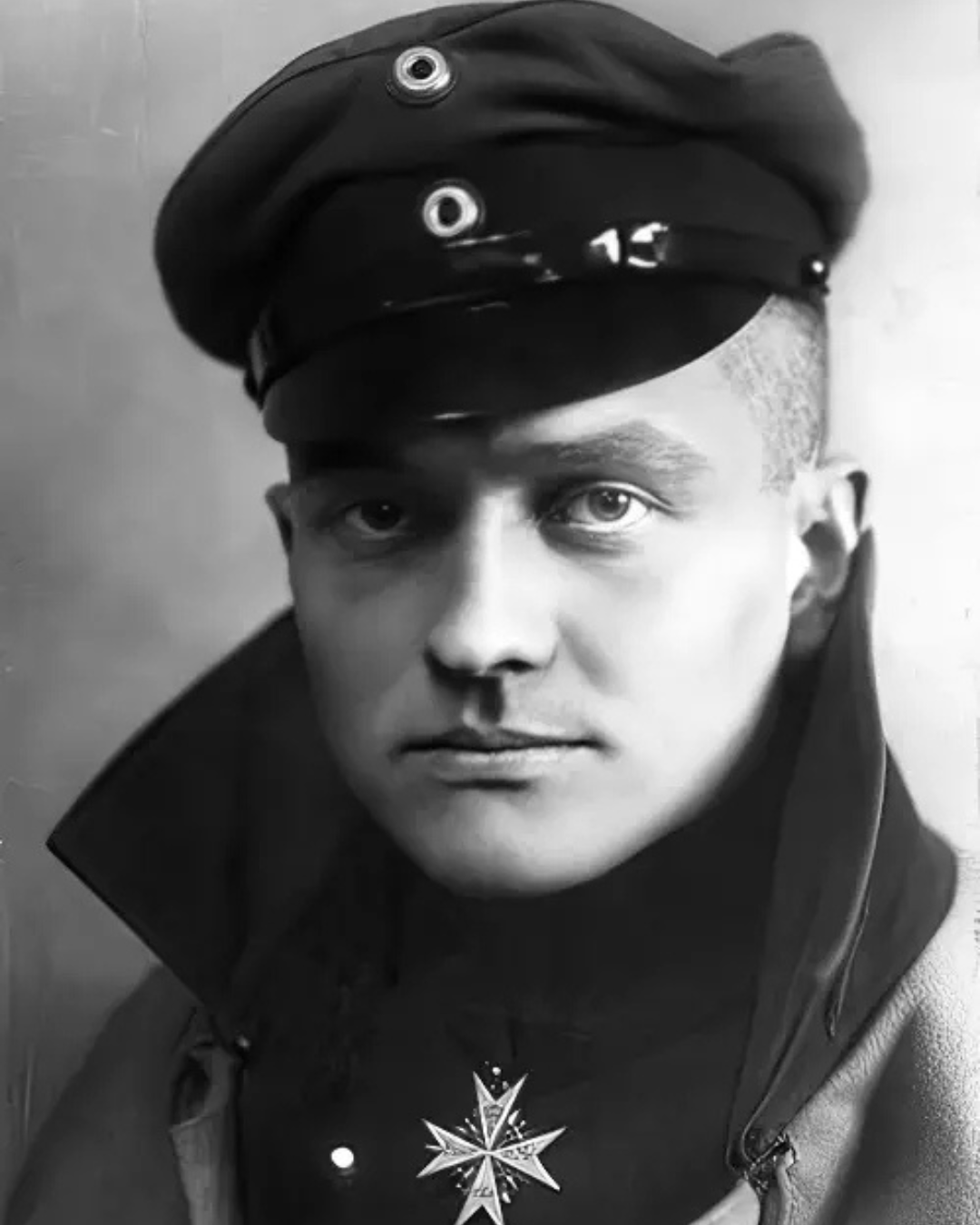 Richthofen is seen wearing the Pour le Mérite—Prussia’s highest military honor, also known as the “Blue Max”—in this official 1917 portrait.