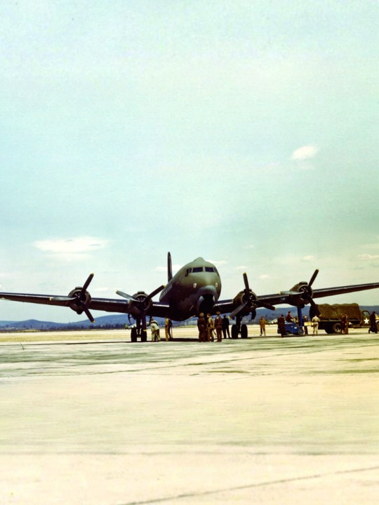Douglas C-54 Skymaster.